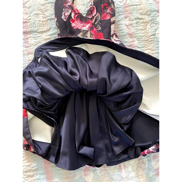 KEEPSAKE V-neck Backless Black Floral Spaghetti Strap Dress - Picture 3 of 7